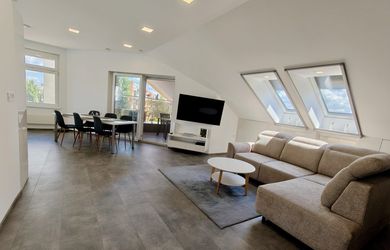 VÝNIMOČNÝ VEĽKOMETRÁŽNY 6-IZBOVÝ PODKROVNÝ BYT S TERASOU A 2 PARKOVACÍMI MIESTAMI
