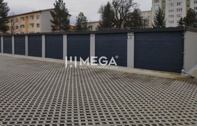 Exkluzívne na predaj garáž, Humenné