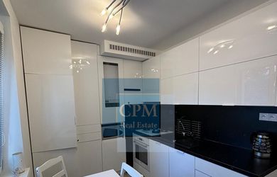 PRENÁJOM | Moderný 2,5-izbový byt s loggiou, parkovaním a internetom v centre Senca