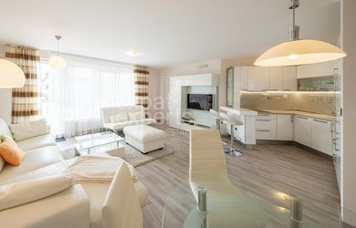 REZERVOVANÉ Svetlý 2i byt 67m2, s A/C, terasou a parkovaním, EDEN PARK