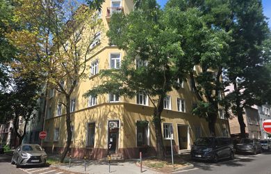 IMPREAL »»» Ružinov »»  Priestranný 1-izbový byt pri OC Centrál »» čerstvo vymaľovaný a s novým nábytkom » cena 600,- EUR (ENG/DE text inside)