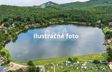 Stavebný pozemok vo vyhľadávanej obci Vinné