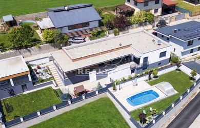 Špičková dizajnová vila s vyhrievaným bazénom a maximálnym súkromím