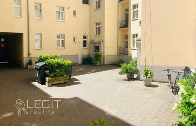 Bratislava I – Staré Mesto | Priestranný 4-izbový byt 100 m² na Legionárskej ulici