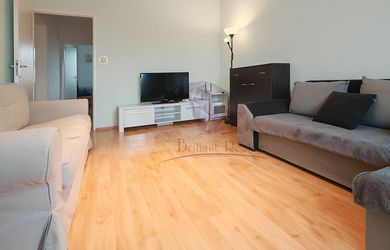 Slnečný dvojizbový byt so samostatnou kuchyňou