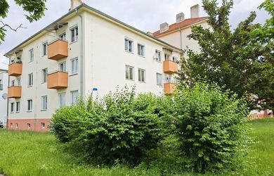 REZERVOVANÝ! 2-izbový tehlový byt 66 m2 s balkónom a pivnicou ul. 28.októbra Trenčín