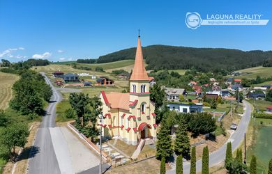 Stavebný pozemok (1000 m2) na križovatke ciest Čenčice