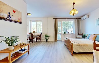 Tichý, slnečný 1i byt s možnosťou zmeny na 2i: BALKÓN, TEHLA, DO VNÚTROBLOKU