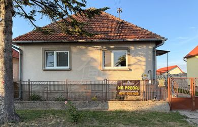 Únik z mesta – ihneď obývateľný rodinný dom na 8 árovom pozemku v obci Čalovec