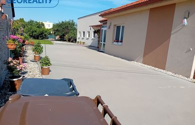 Rodinný dom-NOVOSTAVBA  a podnikateľský objekt v jednom-Želiezovce CENTRUM
