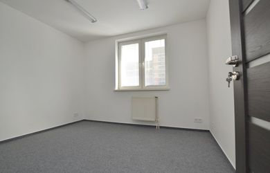 NA PRENÁJOM – PRIESTORY 10,7 m2 – ul. Hlavná , SVIT