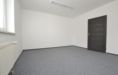 NA PRENÁJOM – PRIESTORY 16,6 m2 – ul. Hlavná , SVIT