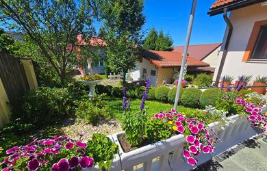 REZERVOVANÉ - PREDAJ: Kvalitný, murovaný 5 izb. rodinný dom s garážou ,642 m2 - Višňové, Žilina