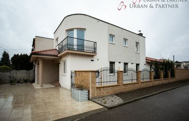 PRÍJEMNÝ RODINNÝ DOM NA PREDAJ V CENTRE MESTA - MALACKY