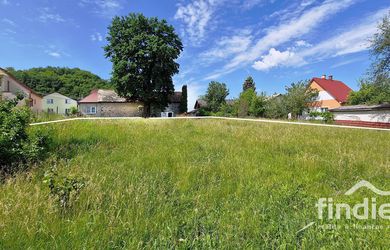 FINDIESEL reality - Lukratívny rovinatý pozemok v Hradci