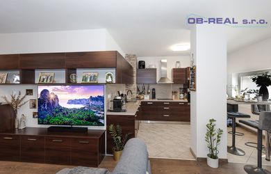 REZERVOVANÝ - Kompletne zariadený 2- izb. byt v obľúbenej lokalite Galanta West na PREDAJ!
