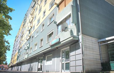 Na predaj priestranný 4-izbový byt v centre Stupavy – Hlavná ulica