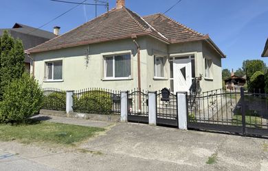 Na predaj 5 izbový rodinný dom s garážou a pozemkom o výmere 802 m2, Dolný Štál