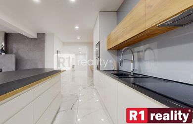 TOP APARTMENT, NA LODENICI (garáž, 1 x parking, pivnica) / Piešťany