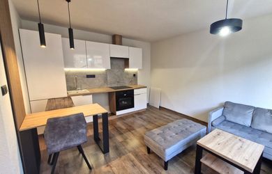 PREDAJ, 2 - izbový byt s kuchynským kútom, kompletná rekonštrukcia, Podbrezová