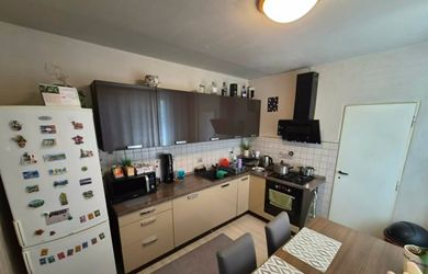EXKLUZÍVNE IBA U NÁS | Priestranný 3-izbový byt s dvomi balkónmi blízko centra mesta 83 m2