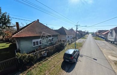 DIRECTREAL|EXKLUZÍVNA PONUKA: Veľkorysý pozemok 1720 m² so starším domom – Váš nový projekt s neobmedzeným potenciálom! (Lúčnica nad Žitavou)
