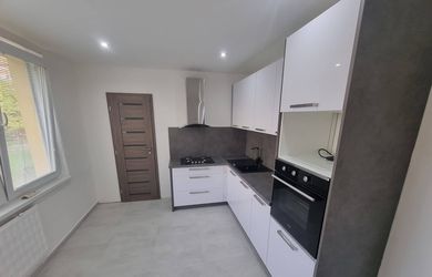 Na predaj kompletne zrekonštruovaný 4-izbový byt s balkónom v Nitre – Klokočina | 84 m²