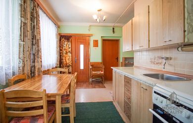 3-izbový rodinný dom s garážou v milionárskej štvrti, Nové Zámky, 673m²