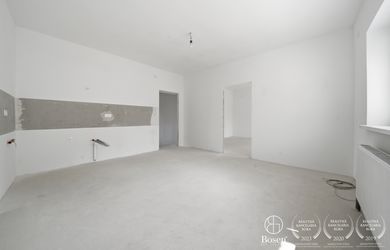 BOSEN | Rodinný dom po rekonštrukcii s možnosťou dokončenia podľa vlastných predstáv, 351 m²