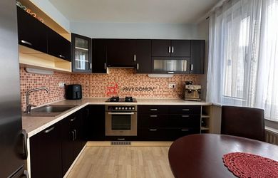 Veľkometrážny 2-izbový byt s lodžiou, výmera až 63,87 m², na ulici Generála Goliána v Trnave.