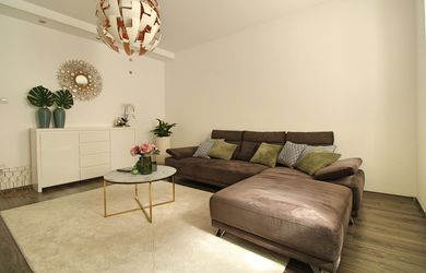 PRENÁJOM - Krásny 3i byt v centre mesta - 115m2!!! - Štúrova - Vnútroblok