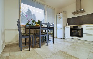 Výhľad na hrad aj Kalváriu | Zariadený 2-izbový byt 53 m² | Nitra - Chrenová
