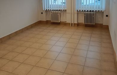 Na prenájom kancelária 24 m2 Zvolen
