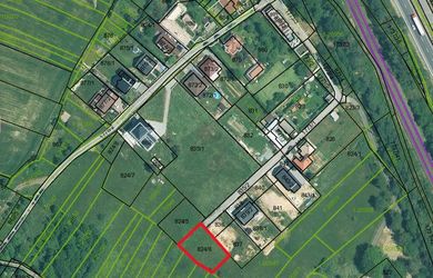 REZERVOVANÉ - Kriváň – pozemok v intraviláne obce s cestou, výmera  703 m2 - predaj