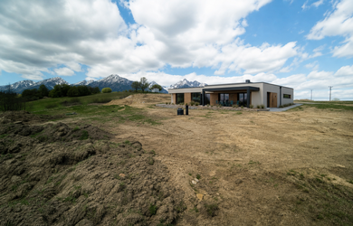 1 711 m² | Stavebný pozemok pri lese a potoku s výhľadom na Vysoké Tatry