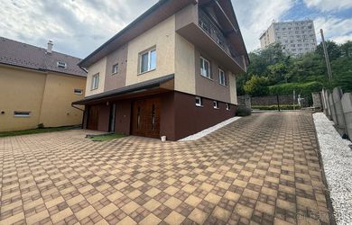 Na prenájom 7IZBOVÝ RODINNÝ DOM - Voľný ihned