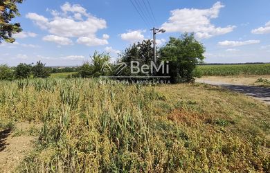 Stavebný pozemok s investičným potenciálom -  Dolný Pial 2136 m2 (035-14-MIMI)