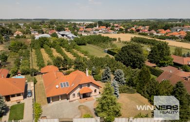 NA PREDAJ rodinný dom s pozemkom  6 048 m² a investičným potenciálom