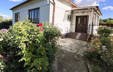 Rodinný dom - 5 izbový s krásnym slnečným pozemkom, obec Dolný Pial