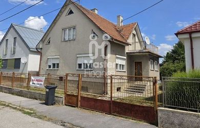4-izbový rodinný dom s veľkým potenciálom a záhradou , 690 m2 Bánovce nad Bebravou PREDAJ