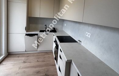 Kompletne zariadený a zrekonštruovaný 2 izbový byt s loggiou a balkónom