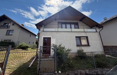 Na predaj rodinný dom so záhradou a stavebným pozemkom – Slanská Huta.