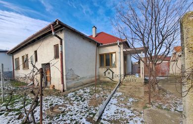 REZERVOVANÉ....Na Predaj 4izbový rodinný dom-Dvorníky len 10km od HC