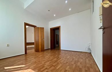 Pekná štvorkancelária na pešej zóne na dlhodobý prenájom!