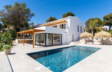 LOYALTERS | Luxusná VILLA AMANECER pri mori - Španielsko