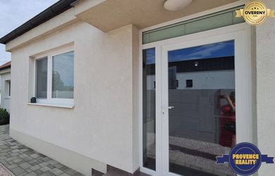PREDAJ: 5 izbový rodinný dom s pozemkom - OKOČ, okr. DS
