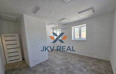 Luxusný kancelársky priestor 23,3m² v centre Hlohovca