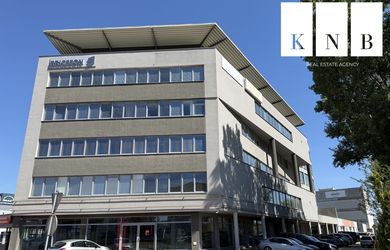 Prenájom samostatného kancelárskeho traktu 173,6 m² na Rožňavskej ulici v meste Bratislava