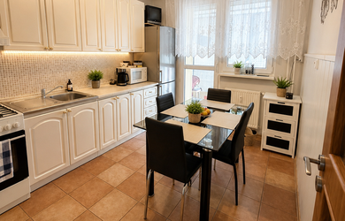 Pekný 3-izbový byt s loggiou a kompletným zariadením 81 m2