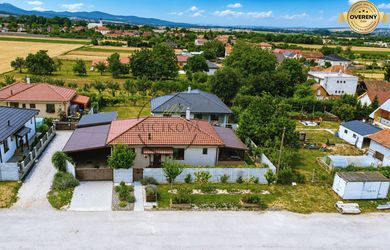 Moderný 4-izbový rodinný dom s bazénom a záhradou v Oponiciach, pripravený na okamžité nasťahovanie